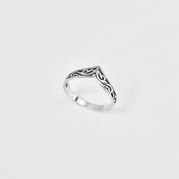 Sterling Silver Chevron Filigree Ring, V Shape Ring, Silver Rings, Swirls, Band - Picture 5 of 14